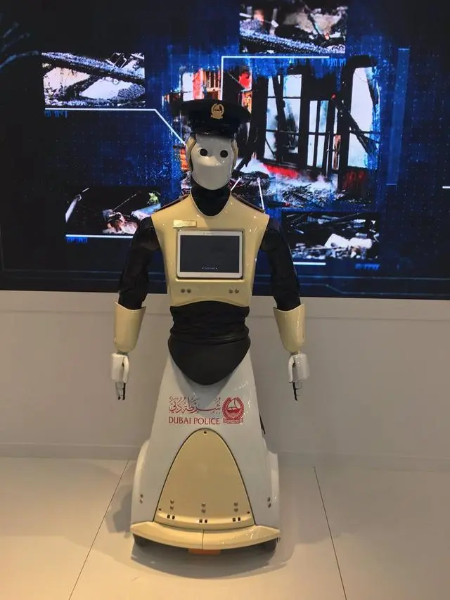迪拜迎来第一个“警察机器人”，警察这是要失业的节奏？